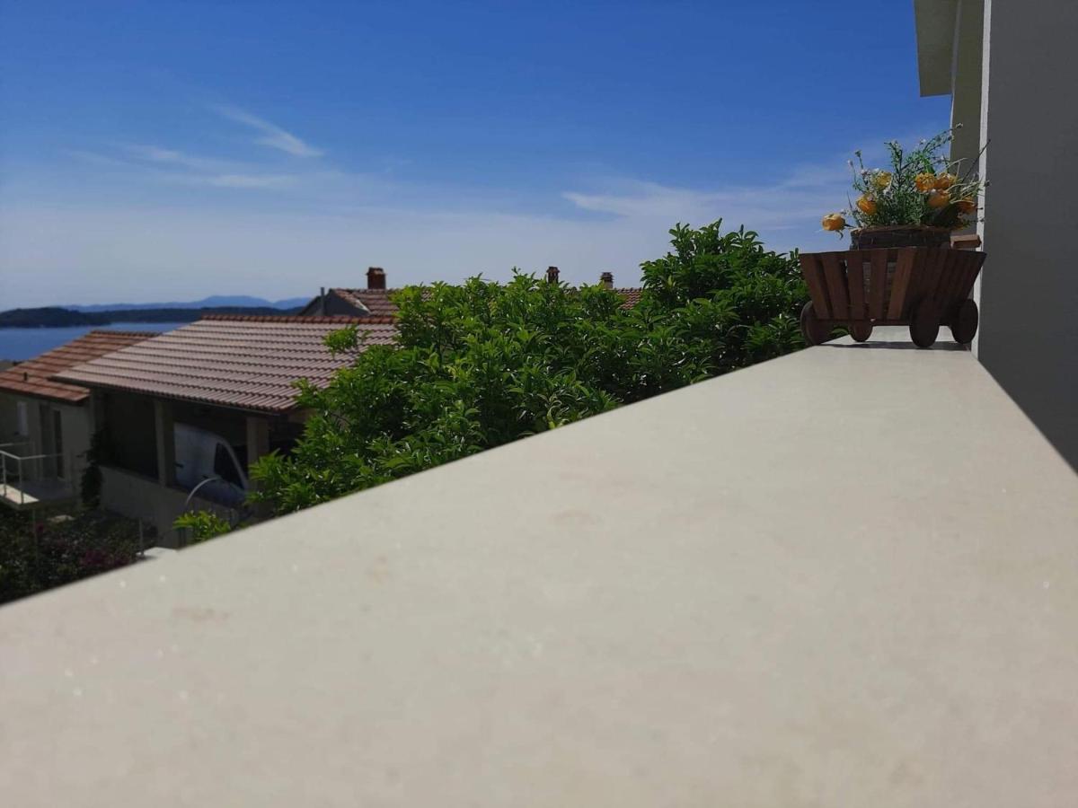 Apartmani Marinka Viskovic Хвар Екстериор снимка